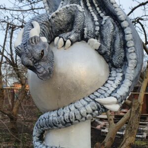Садовая скульптура на колонне "Дракон"